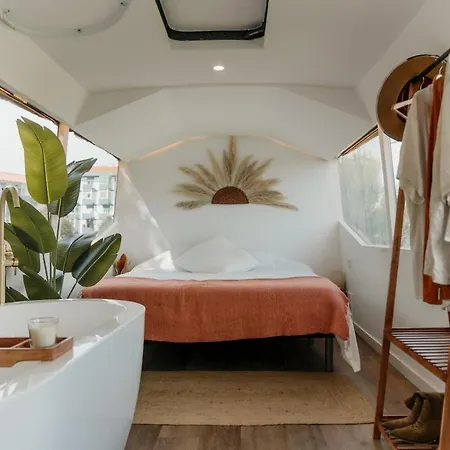 Maria Flor Luxury Bus Converted Feriehus Carvoeira